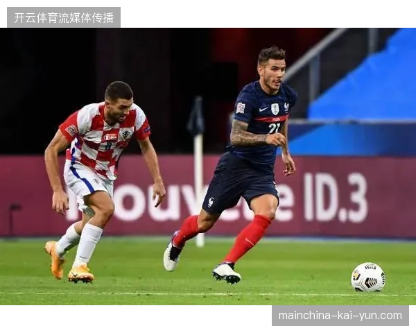 德尚在热身赛中演练4-2-3-1阵型,意图加强中场拦截以应对强队冲击 德尚在热身赛中演练4-2-3-1阵型,意图加强中场拦截以应对强队冲击